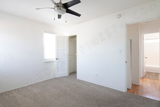 Building Photo - 1 MONTH FREE ~ 2BR with Lots of Light in Great Pacific Beach Location!