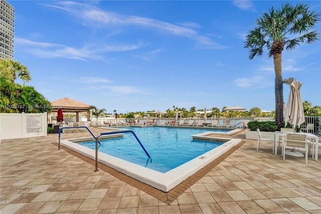 Building Photo - 20281 E Country Club Dr
