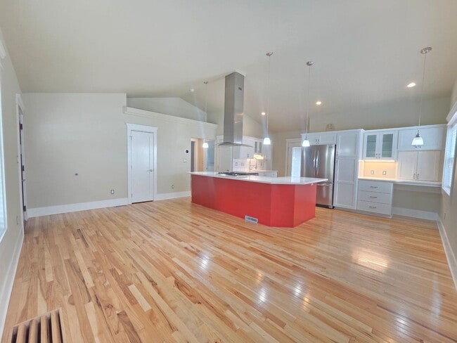 Building Photo - $2,600 - 3 Bed / 2 Bath Beautiful Craftsman Home by Manito Park