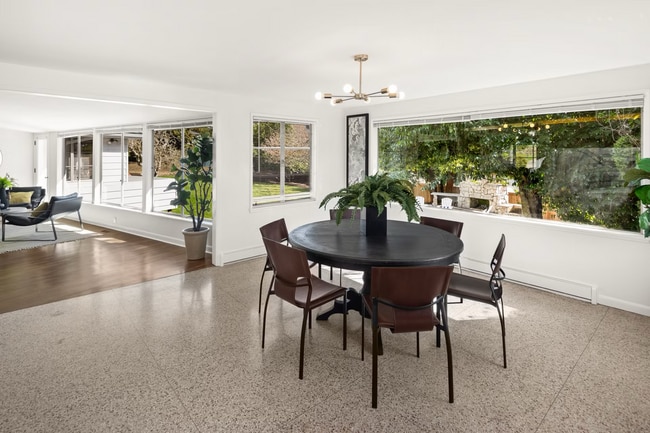 Building Photo - Belvedere Terrace Home