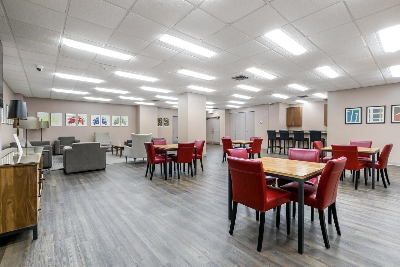 Building Photo - 3930 N Pine Grove Ave