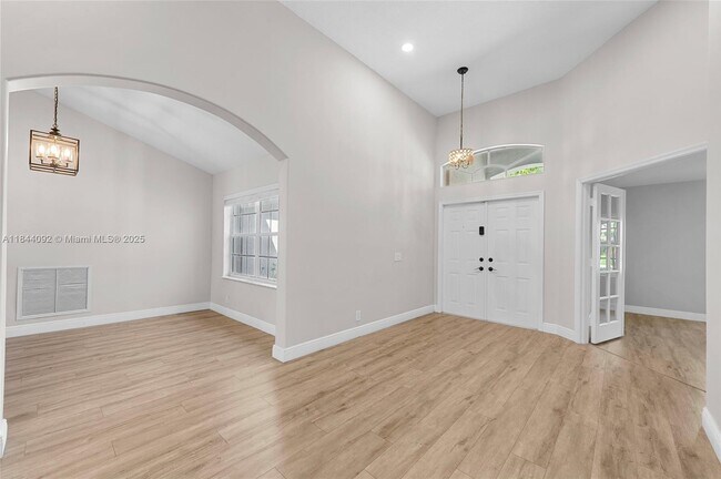 Building Photo - 2587 Jardin Ct