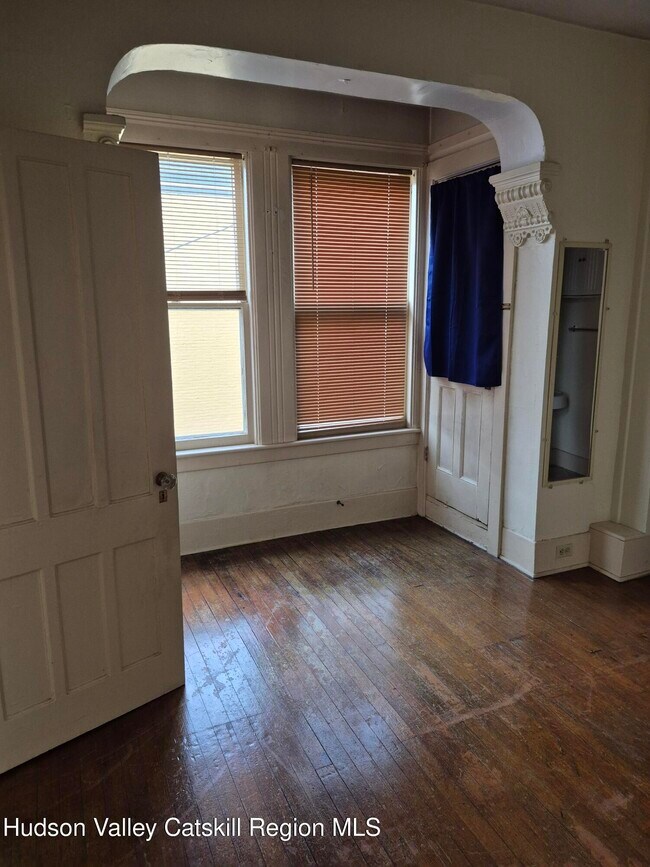 Building Photo - 128 Market St