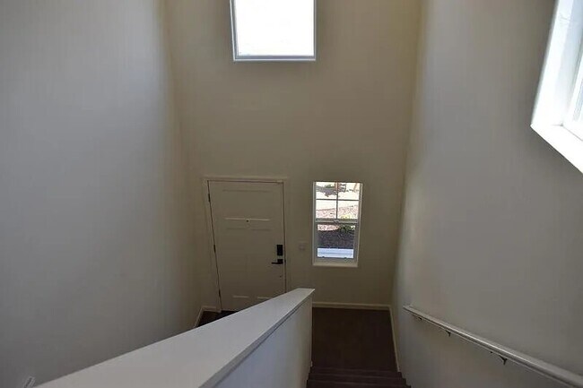 Building Photo - 736 Athena Dr