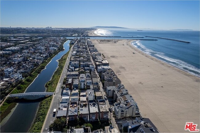 Building Photo - 20 Ketch St