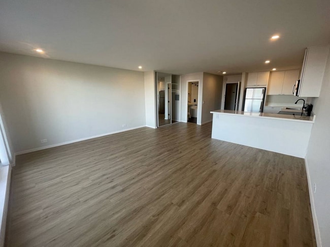 Building Photo - 2030 N Pacific Ave