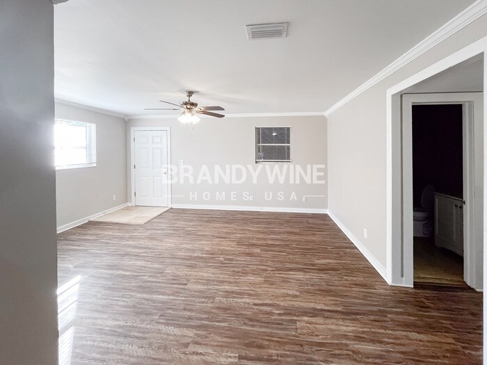 Building Photo - 7227 Stonehurst Rd N