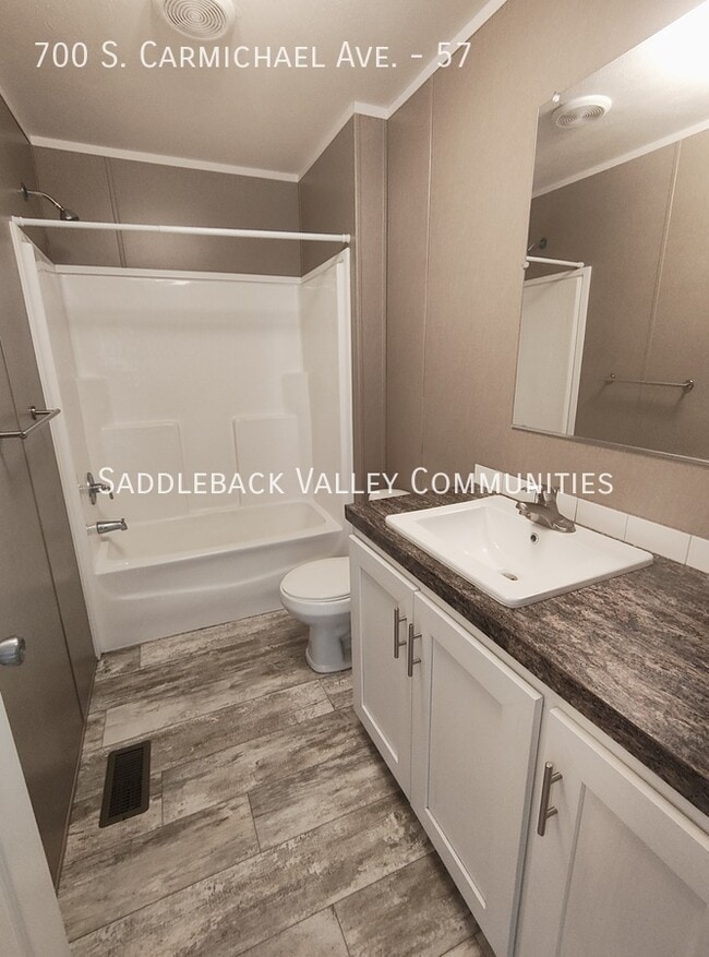 Building Photo - 700 S Carmichael Ave