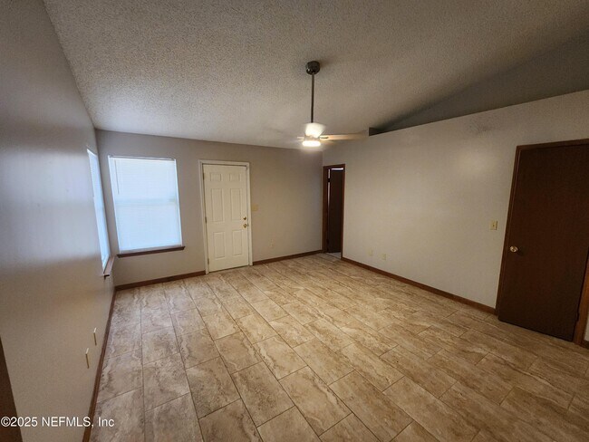Building Photo - 3510 Rain Forest Dr W