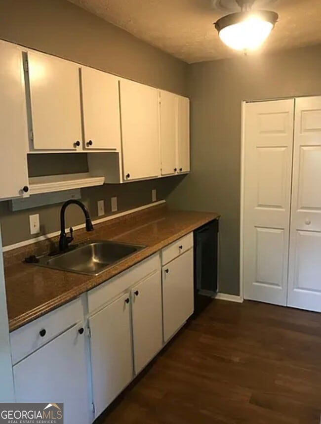 Building Photo - 304 Twiggs Cor