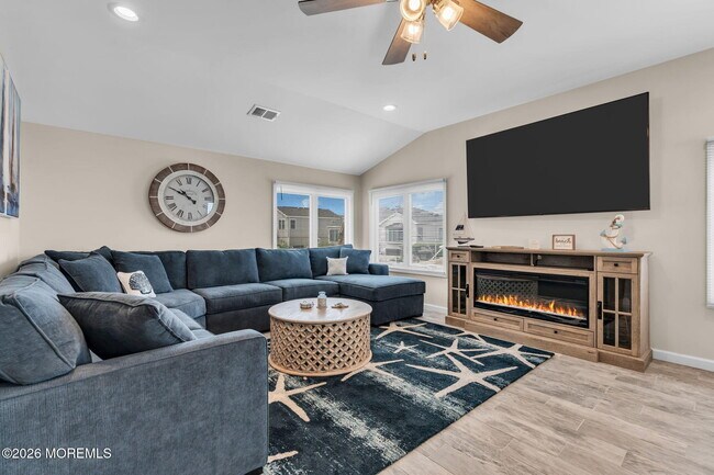 Building Photo - 208 Mallard Ln