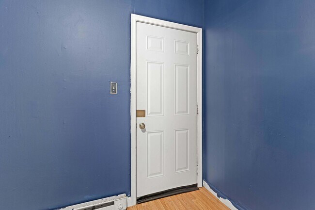 Building Photo - 516 N Center St