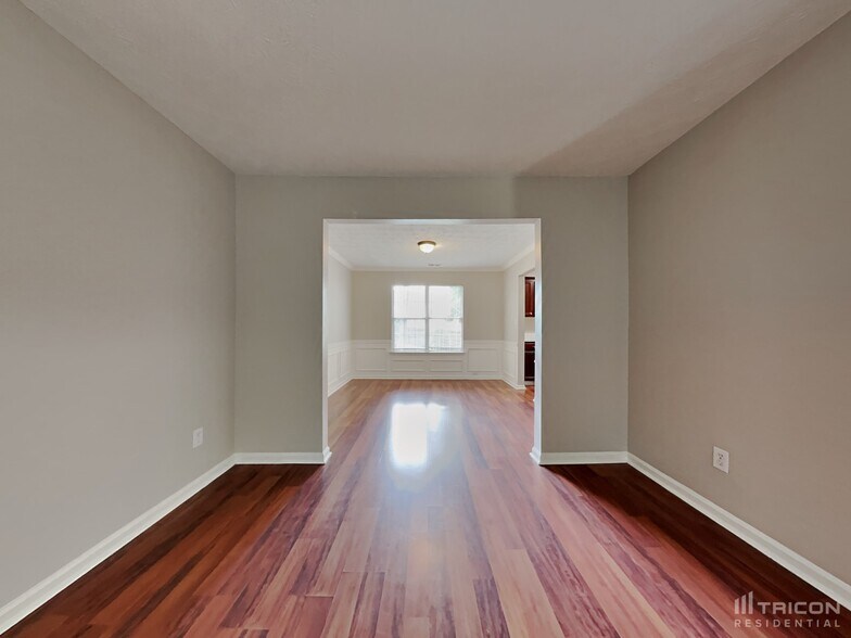 Building Photo - 1505 Dickens Pl NW