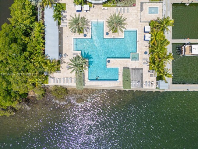 Building Photo - 17111 Biscayne Blvd