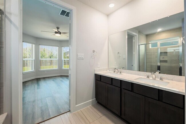 Building Photo - 20914 Kadefield Dr