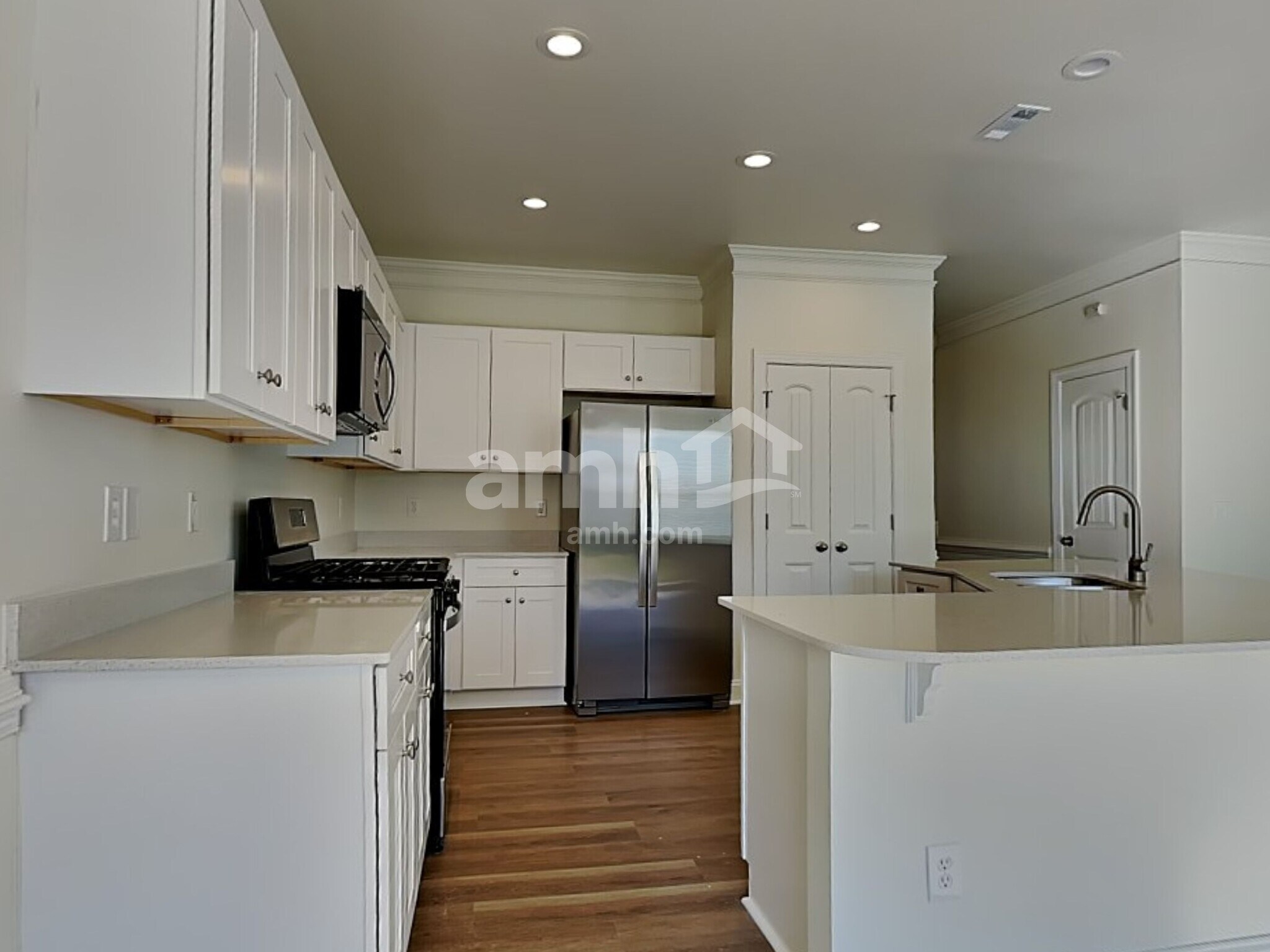 Building Photo - 806 Willow Tower Ct