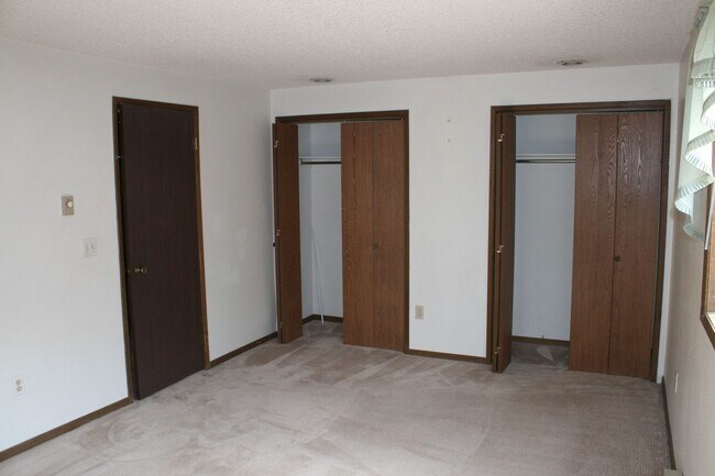 Building Photo - 2702 E 31st Ave