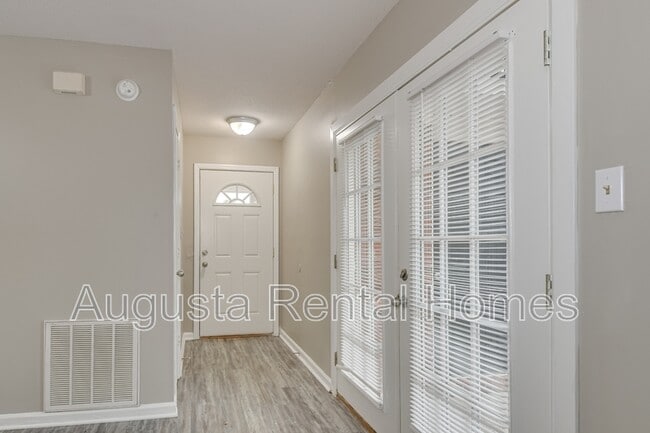 Building Photo - 332 Old Plantation Rd