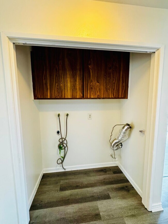 Building Photo - COMING SOON - 3 Bedroom 2 Bath Condo in Hawaiian Gardens