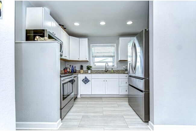 Building Photo - 1922 55th St S