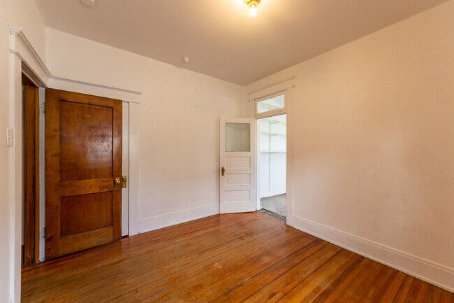 Building Photo - 2621 N York Ct
