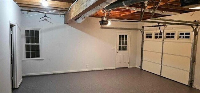 Building Photo - 718 Players Ct