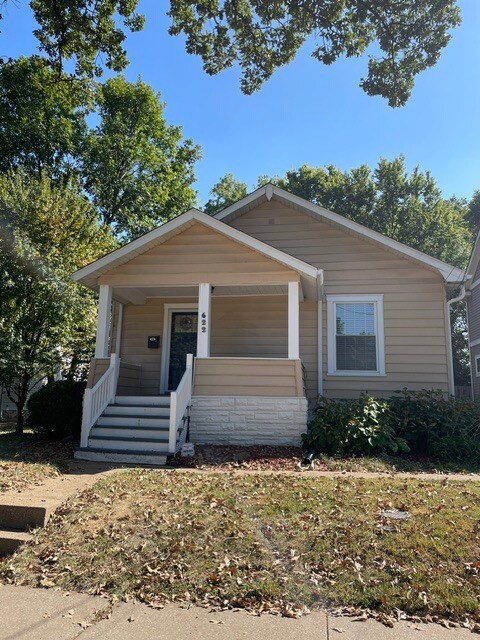 Building Photo - 622 N Forest Ave
