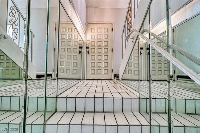 Building Photo - 940 Vegas Valley Dr