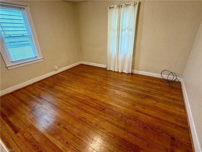 Building Photo - 1003 Charlotte Ave