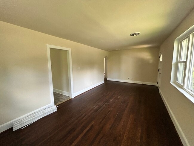 Building Photo - 1815 Powell Rd