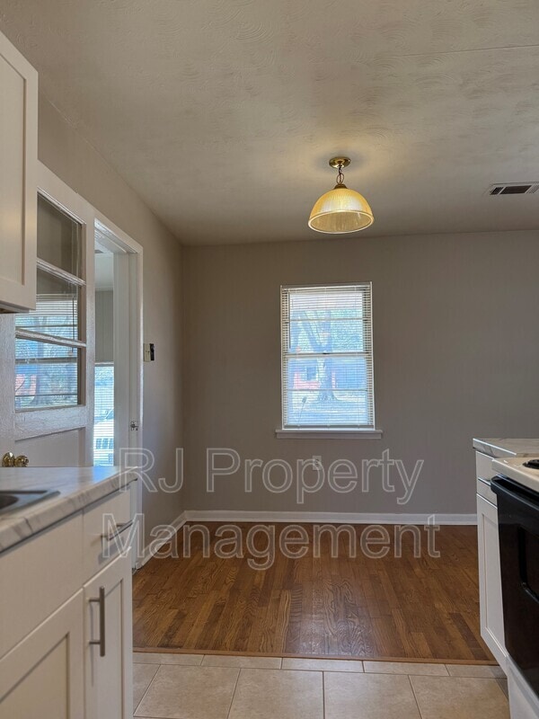 Building Photo - 3008 Sienna Rd