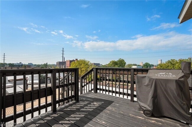 Building Photo - 1667 E 40th St