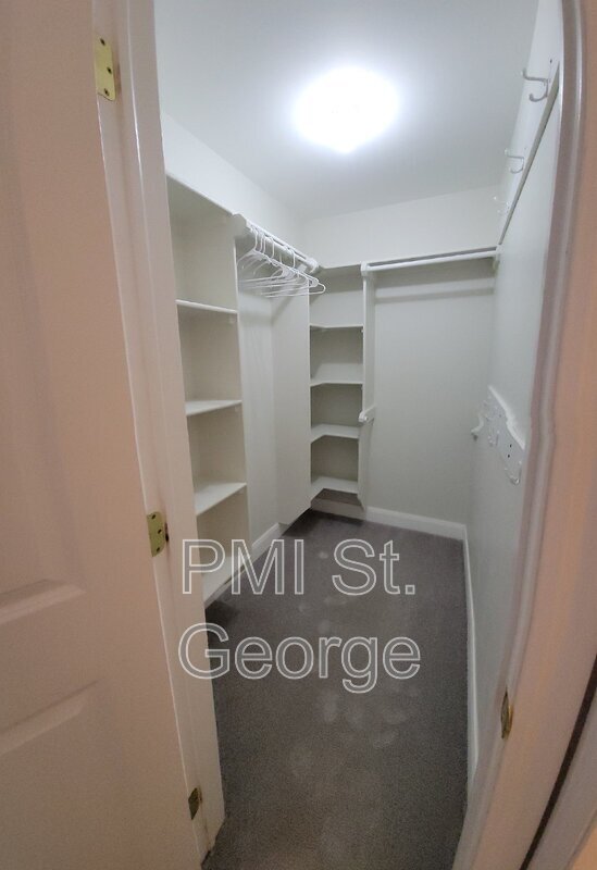 Building Photo - 1065 Canyon St