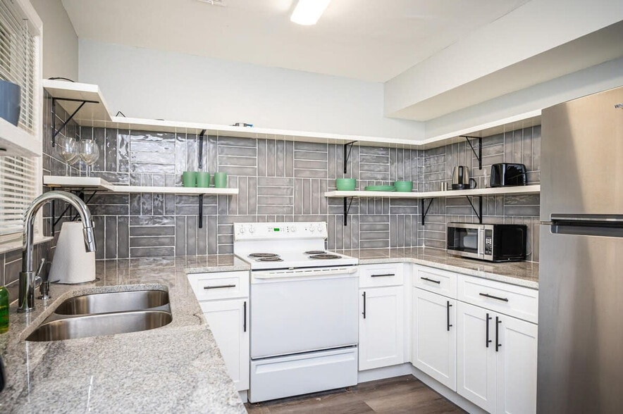 Building Photo - 1277 Sweet Pine Dr