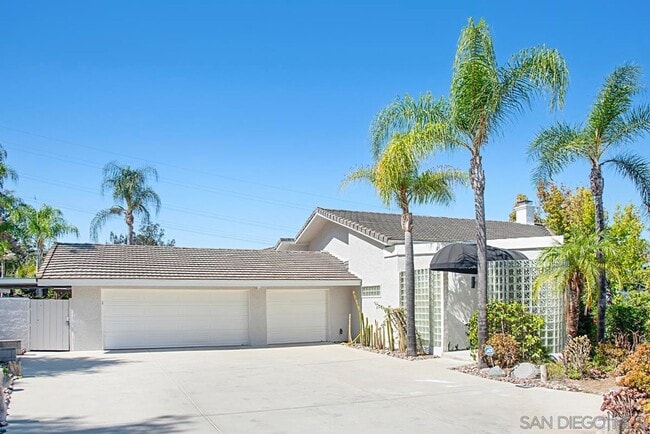 Building Photo - Spacious 4-Bedroom Home with Pool, Panoramic Views, and Solar on 1.5 Acres