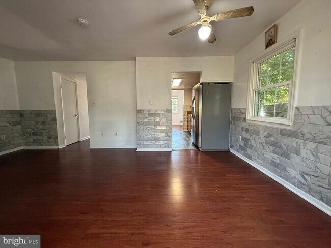 Building Photo - 2313 McClellan Ct