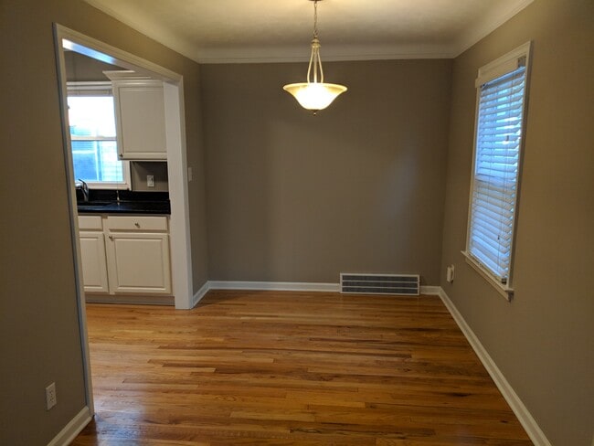 Building Photo - 707 N Altadena Ave