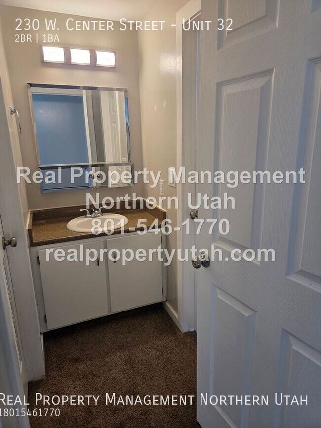 Building Photo - 230 W Center St