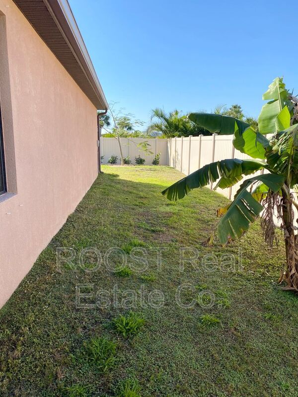 Building Photo - 7499 Tourmaline Dr