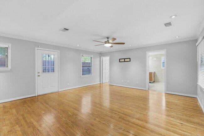 Building Photo - 3338 Prospect St