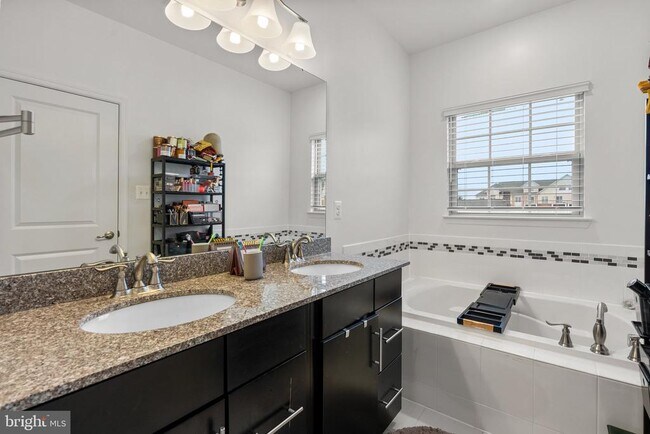 Building Photo - 14407 Sandy Ridge Ln