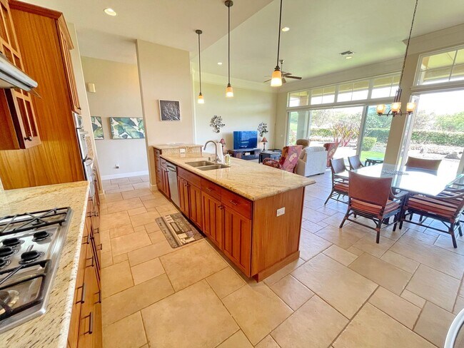Building Photo - Luxury Island Living in Hokulani Golf Vill...