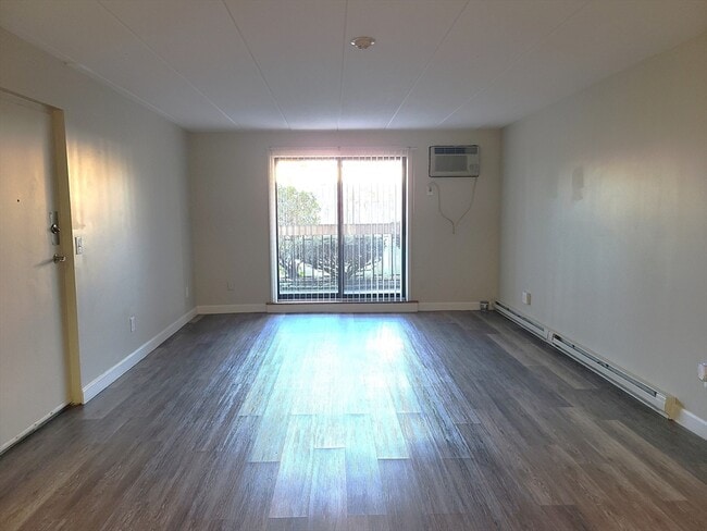 Building Photo - 576 Washington St