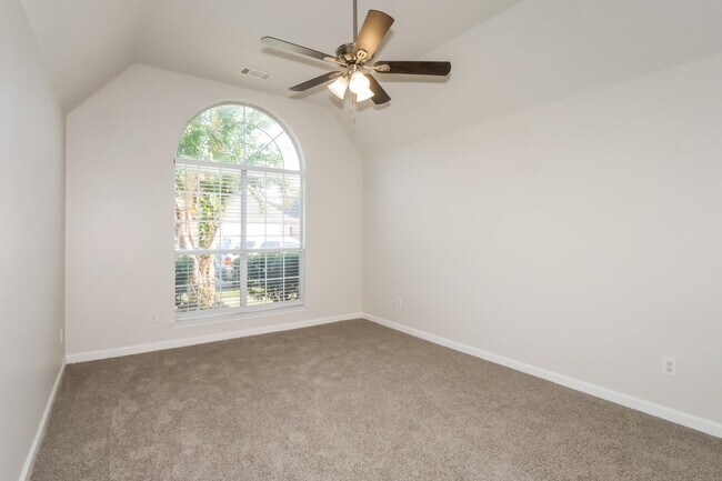 Building Photo - 4451 Lunsford Dr