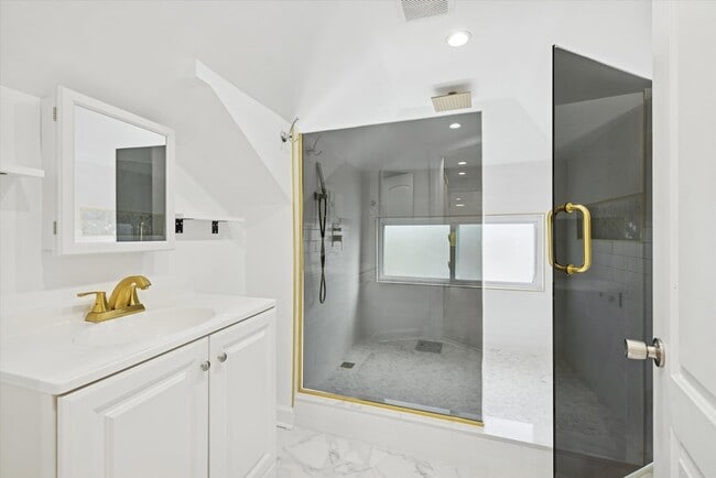 Building Photo - 3831 N New England Ave