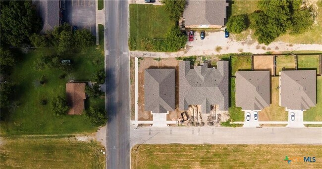Building Photo - 412 W Avenue C