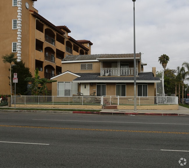 Building Photo - 951 S Wilton Pl