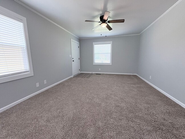 Building Photo - Newly Renovated 3 Bedroom 2 Bath w/ Flex Room Located in a Sought-after Neighborhood!