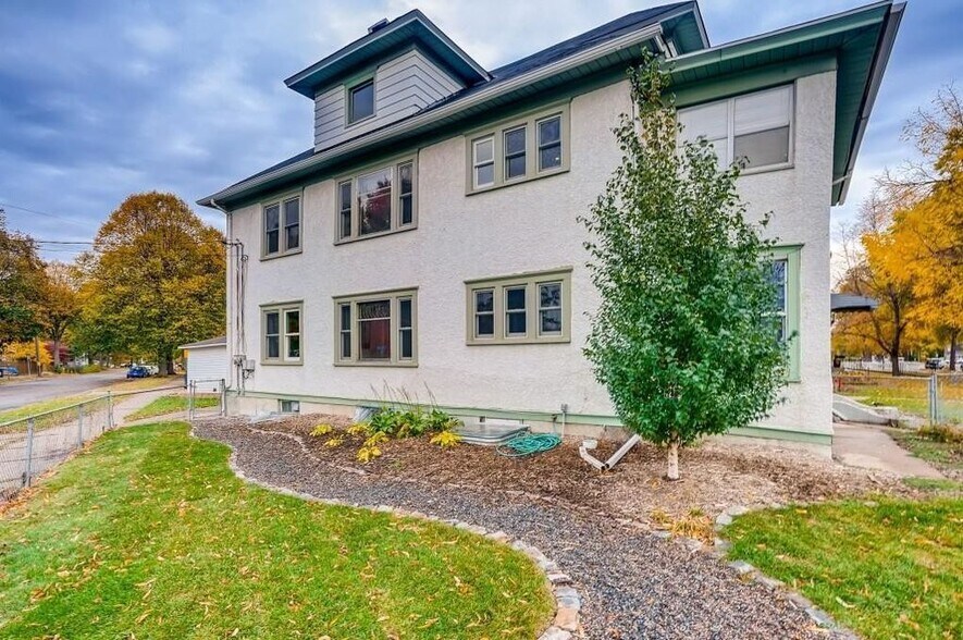 Plenty of Natural Light - 3405 Minnehaha Ave