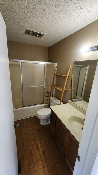 Building Photo - 2320 Aberdeen Dr